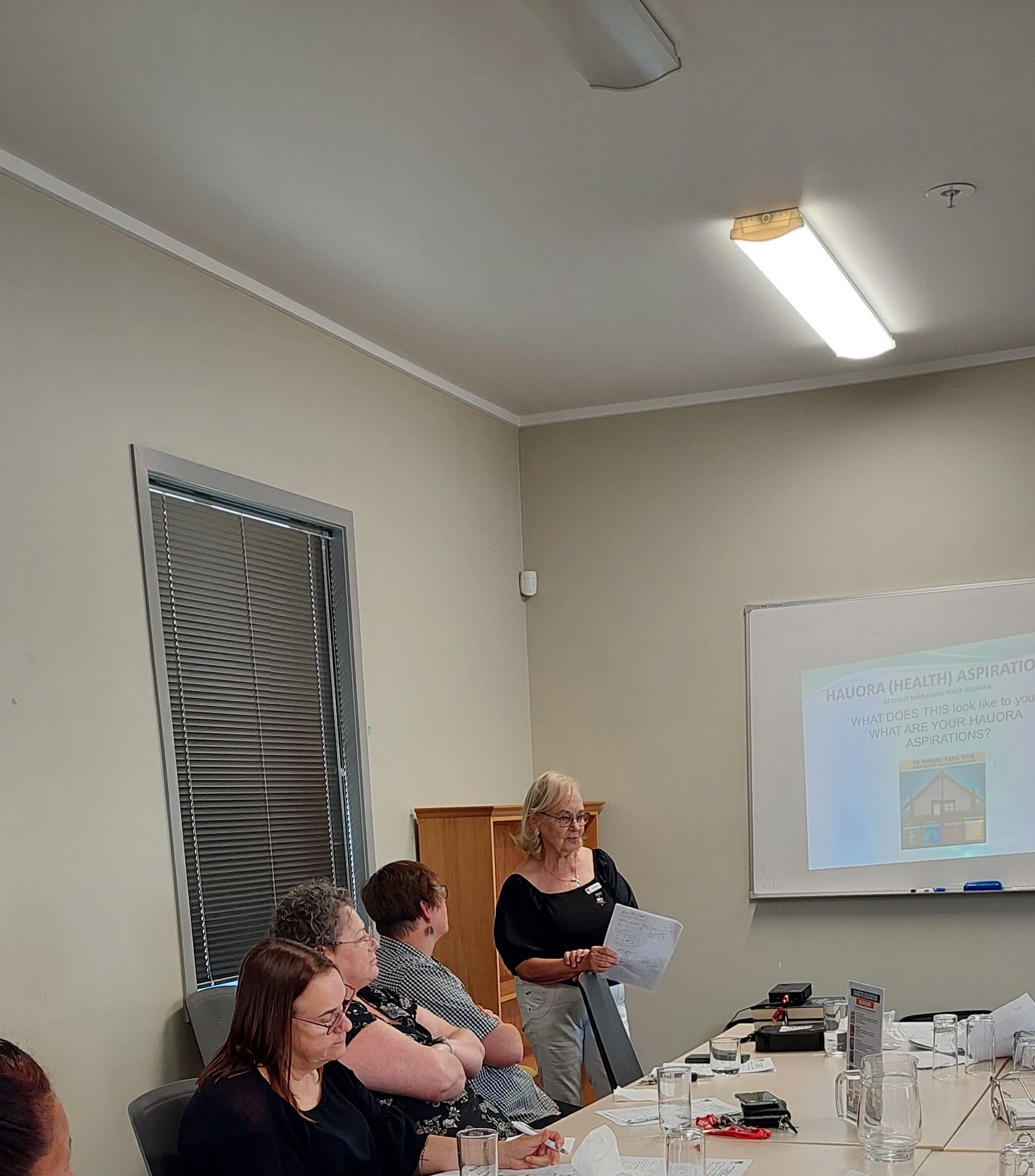 Participants around a table at a Prediabetes session