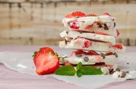 Strawberry and chocolate Greek yoghurt bark broken into pieces