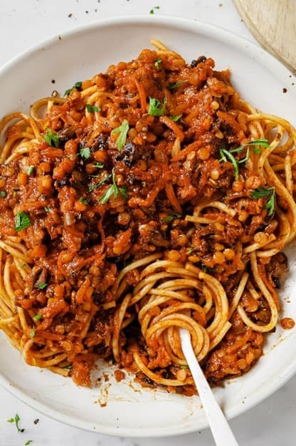 Spaghetti bolognese with lentils