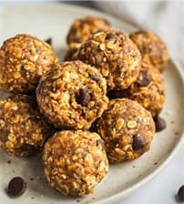 No-bake peanut butter oatmeal balls