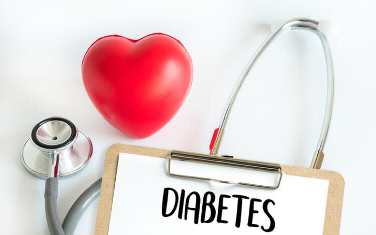 A nurse talking with a person newly diagnosed with type 2 diabetes